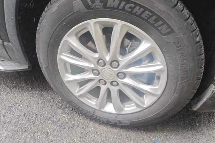 Used Buick Enclave 2022 652T Two-Wheel-Drive Prestige 7-Seater Right Front Wheel Hub