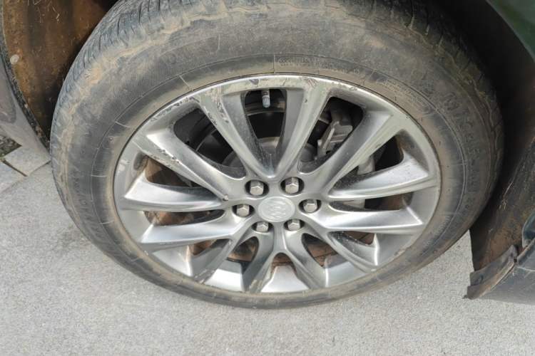 Used Buick Enclave 2022 652T Two-Wheel-Drive Prestige 7-Seater Right Front Wheel Hub