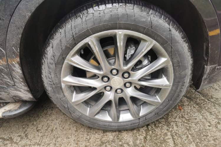 Used Buick Enclave 2022 652T Two-Wheel-Drive Prestige 7-Seater Right Front Wheel Hub
