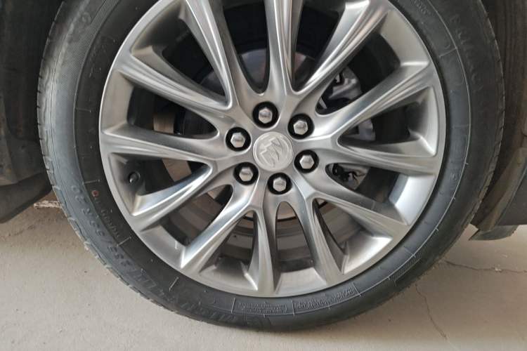 Used Buick Enclave 2022 652T Two-Wheel-Drive Prestige 7-Seater Right Front Wheel Hub