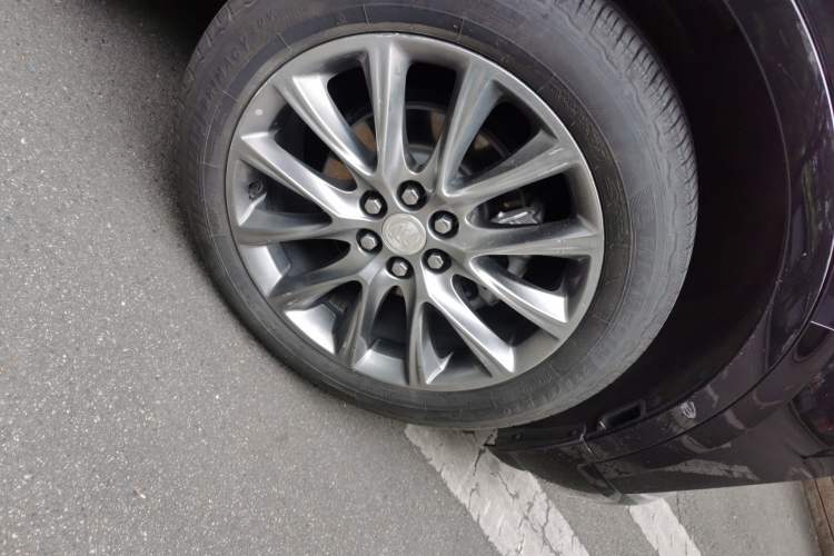 Used Buick Enclave 2022 652T Two-Wheel-Drive Prestige 7-Seater Right Front Wheel Hub