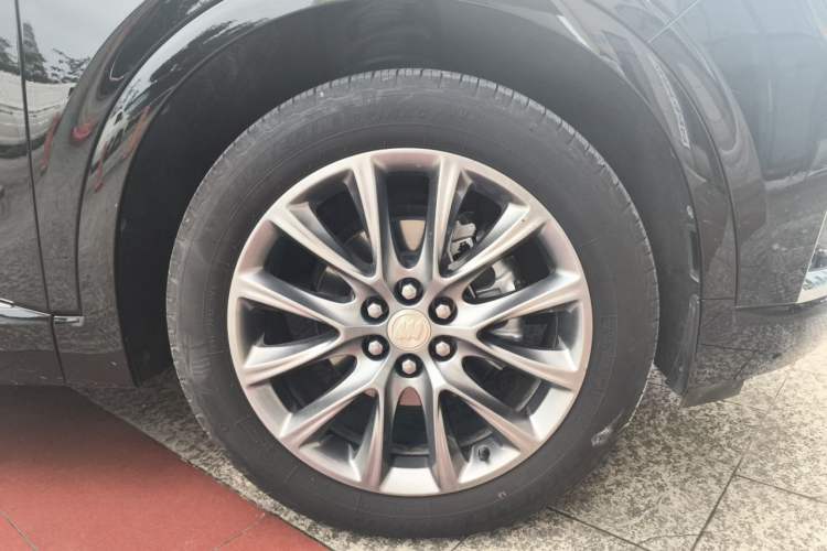 Used Buick Enclave 2022 652T Two-Wheel-Drive Prestige 7-Seater Right Front Wheel Hub