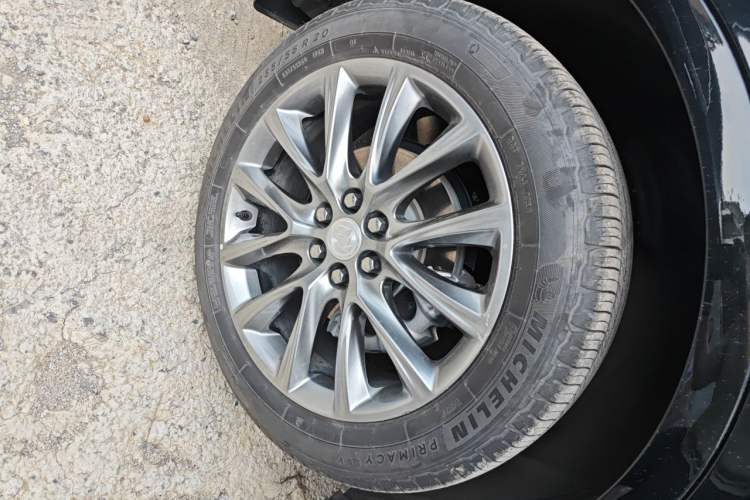 Used Buick Enclave 2022 652T Two-Wheel-Drive Prestige 7-Seater Right Front Wheel Hub