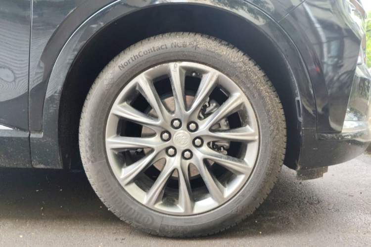 Used Buick Enclave 2022 652T Two-Wheel-Drive Prestige 7-Seater Right Front Wheel Hub
