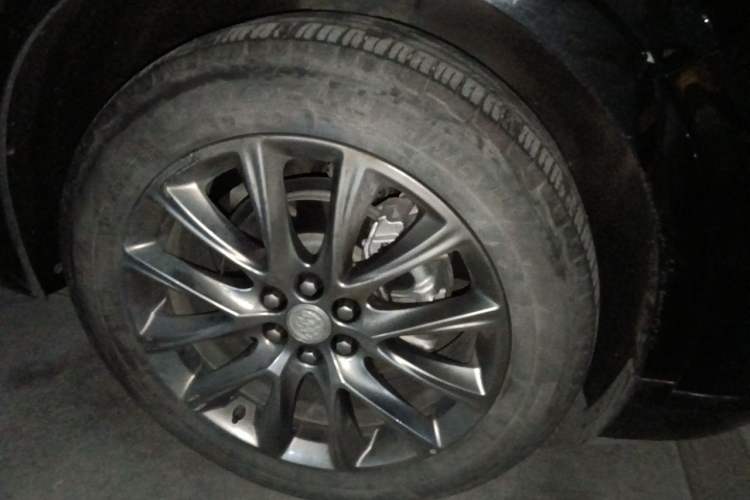Used Buick Enclave 2022 652T Two-Wheel-Drive Prestige 7-Seater Right Front Wheel Hub