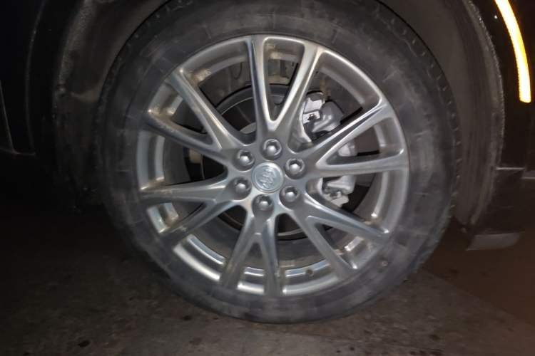 Used Buick Enclave 2022 652T Four-Wheel Drive Prestige 7-Seater Right Front Wheel Hub
