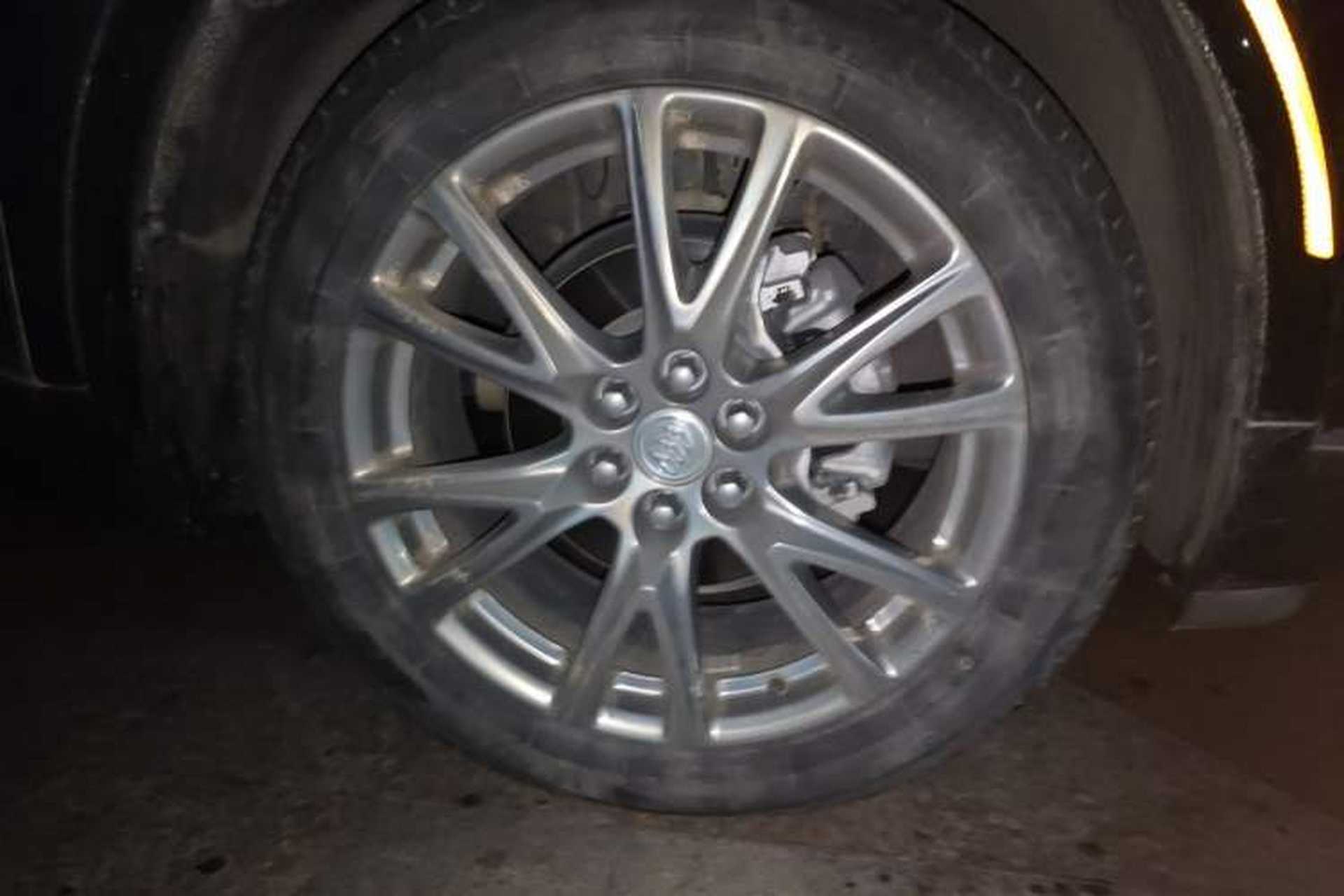 Used Buick Enclave 2022 652T Four-Wheel Drive Prestige 7-Seater Right Front Wheel Hub