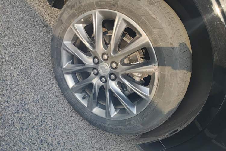 Used Buick Enclave 2022 652T Four-Wheel Drive Prestige 7-Seater Right Front Wheel Hub