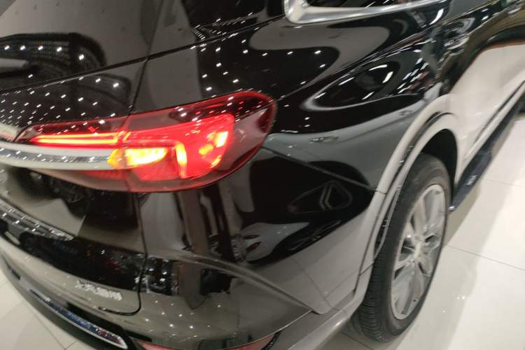 Used Buick Enclave 2022 652T Two-Wheel-Drive Prestige 7-Seater Right Rear Taillight