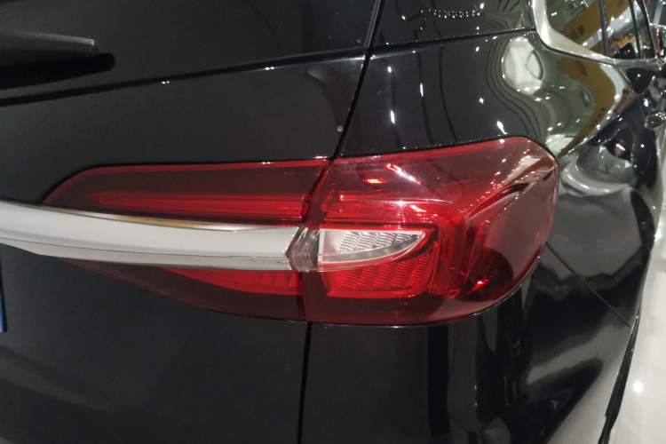 Used Buick Enclave 2022 652T Two-Wheel-Drive Prestige 7-Seater Right Rear Taillight