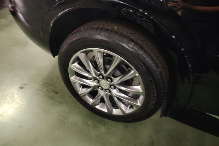 Used Buick Enclave 2022 652T Two-Wheel-Drive Prestige 7-Seater Right Rear Wheel Hub