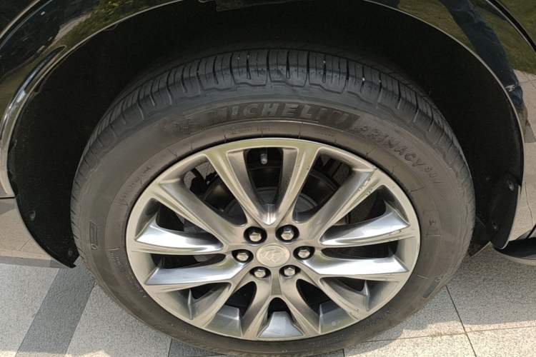 Used Buick Enclave 2022 652T Two-Wheel-Drive Prestige 7-Seater Right Rear Wheel Hub