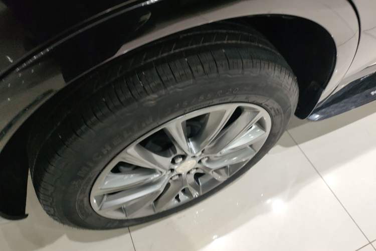 Used Buick Enclave 2022 652T Two-Wheel-Drive Prestige 7-Seater Right Rear Wheel Hub