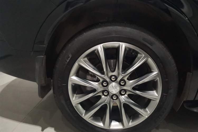Used Buick Enclave 2022 652T Two-Wheel-Drive Prestige 7-Seater Right Rear Wheel Hub