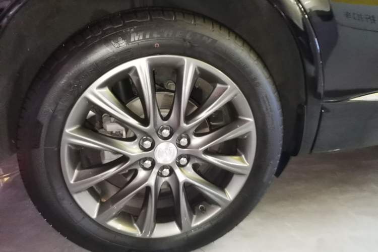 Used Buick Enclave 2022 652T Four-Wheel Drive Prestige 7-Seater Right Rear Wheel Hub