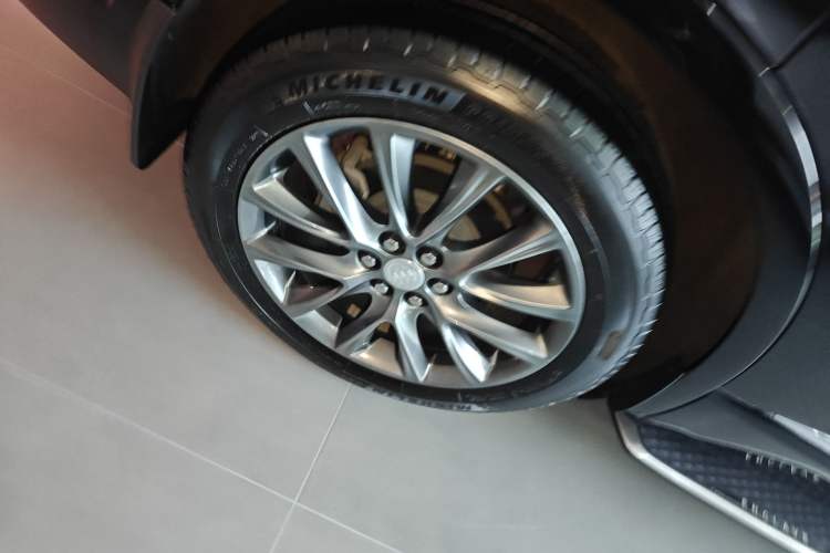 Used Buick Enclave 2022 652T Four-Wheel Drive Prestige 7-Seater Right Rear Wheel Hub
