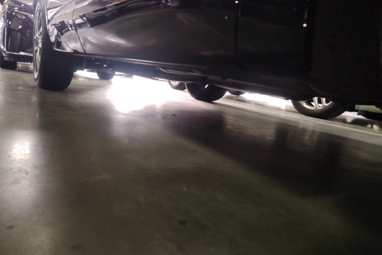 Used Buick Enclave 2022 652T Two-Wheel-Drive Prestige 7-Seater Right Side Sill