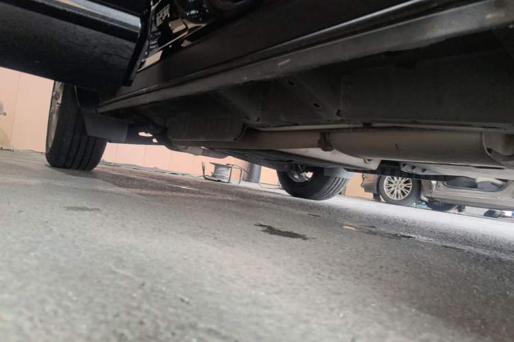Used Buick Enclave 2022 652T Two-Wheel-Drive Prestige 7-Seater Right Side Sill