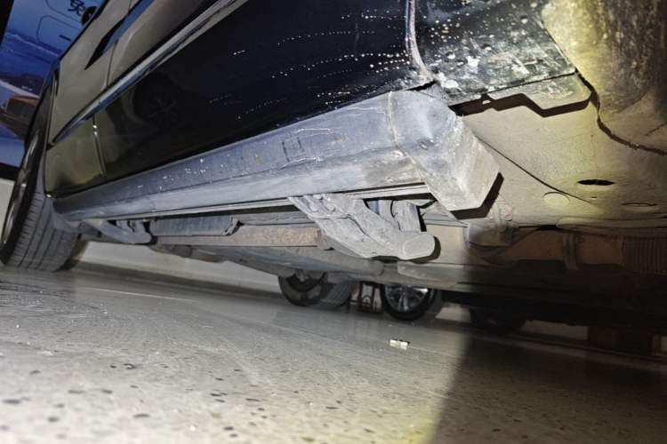 Used Buick Enclave 2022 652T Two-Wheel-Drive Prestige 7-Seater Right Side Sill