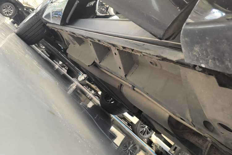 Used Buick Enclave 2022 652T Two-Wheel-Drive Prestige 7-Seater Right Side Sill