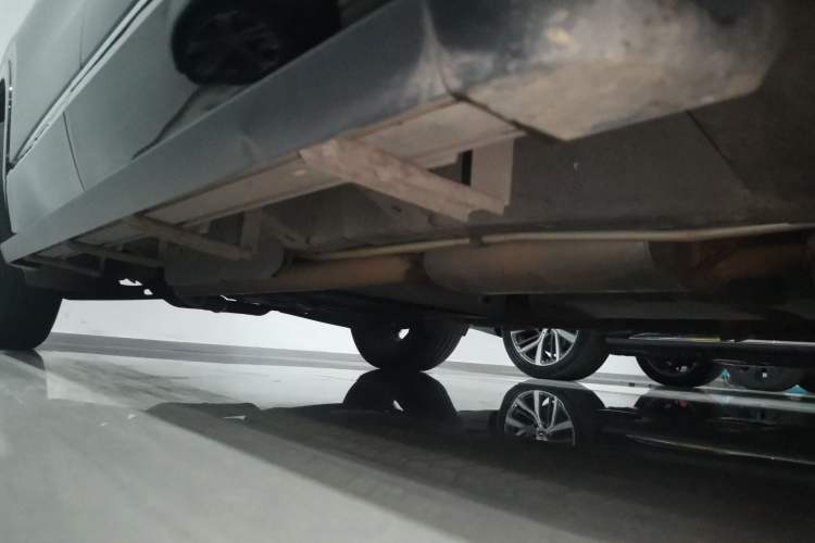 Used Buick Enclave 2022 652T Two-Wheel-Drive Prestige 7-Seater Right Side Sill