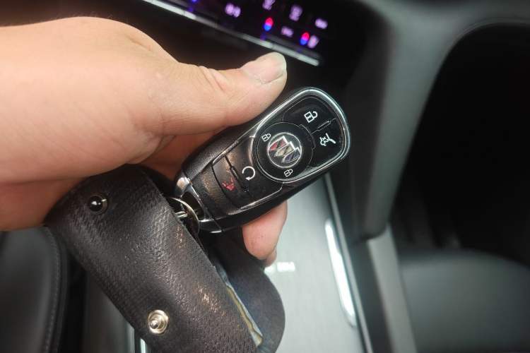 Used Buick Enclave 2022 652T Two-Wheel-Drive Prestige 7-Seater Vehicle Key