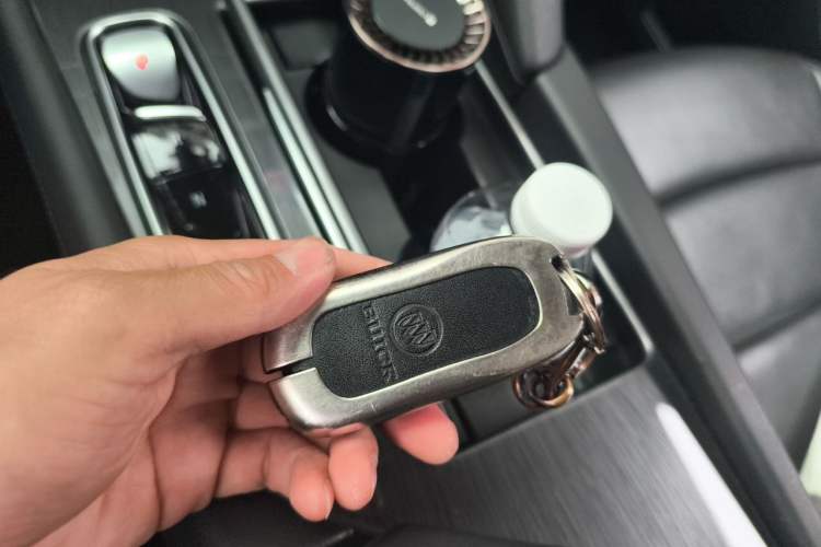 Used Buick Enclave 2022 652T Two-Wheel-Drive Prestige 7-Seater Vehicle Key