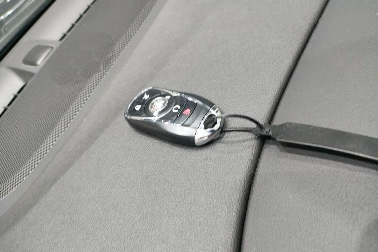 Used Buick Enclave 2022 652T Two-Wheel-Drive Prestige 7-Seater Vehicle Key