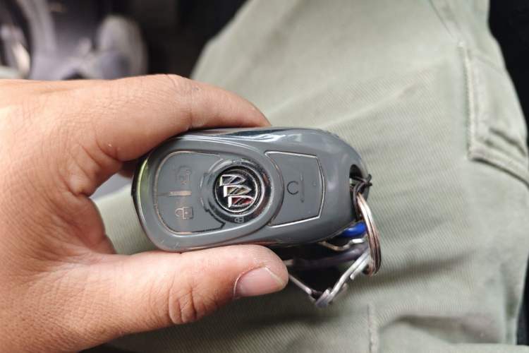 Used Buick Enclave 2022 652T Two-Wheel-Drive Prestige 7-Seater Vehicle Key