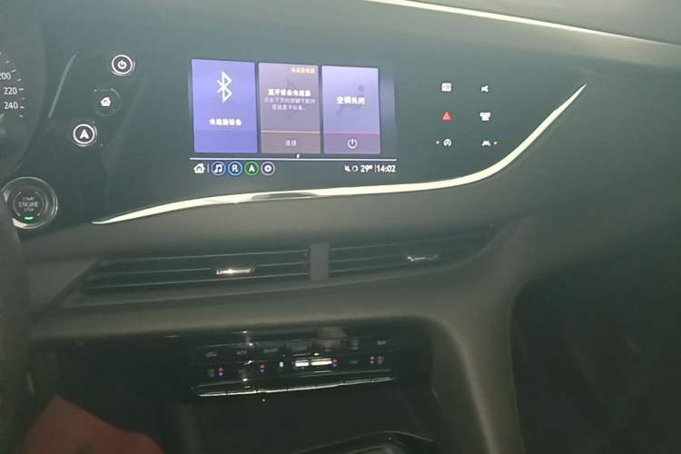 Used Buick Enclave 2022 652T 4x4 Prestige Flagship 6-Seater Audio And AC Panel