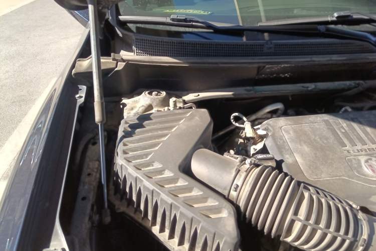 Used Buick Enclave 2022 652T Two-Wheel-Drive Prestige 7-Seater Engine Bay Right