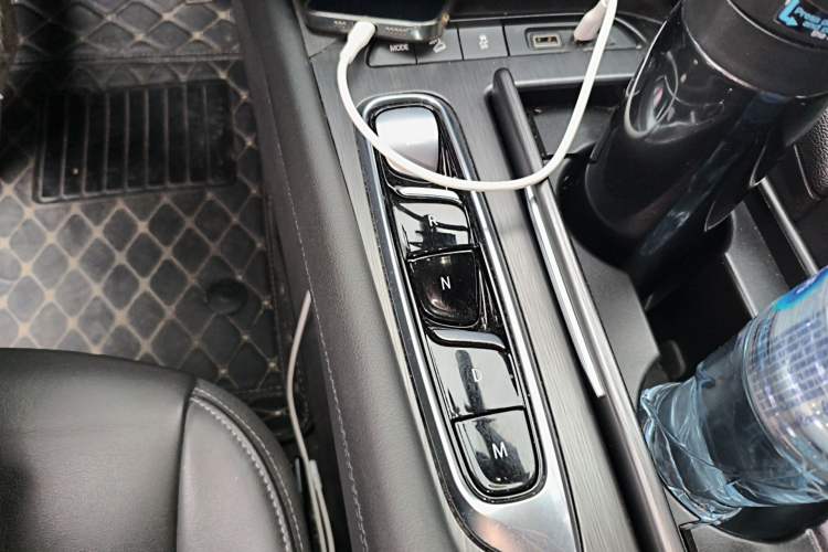 Used Buick Enclave 2022 652T Two-Wheel-Drive Prestige 7-Seater Gear Lever