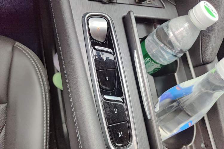 Used Buick Enclave 2022 652T Two-Wheel-Drive Prestige 7-Seater Gear Lever