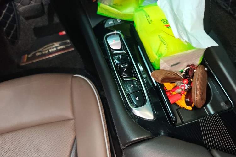 Used Buick Enclave 2022 652T 4x4 Prestige Flagship 7-Seater Gear Lever