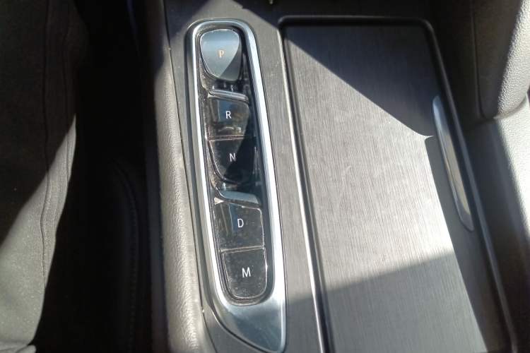 Used Buick Enclave 2022 652T Two-Wheel-Drive Prestige 7-Seater Gear Lever