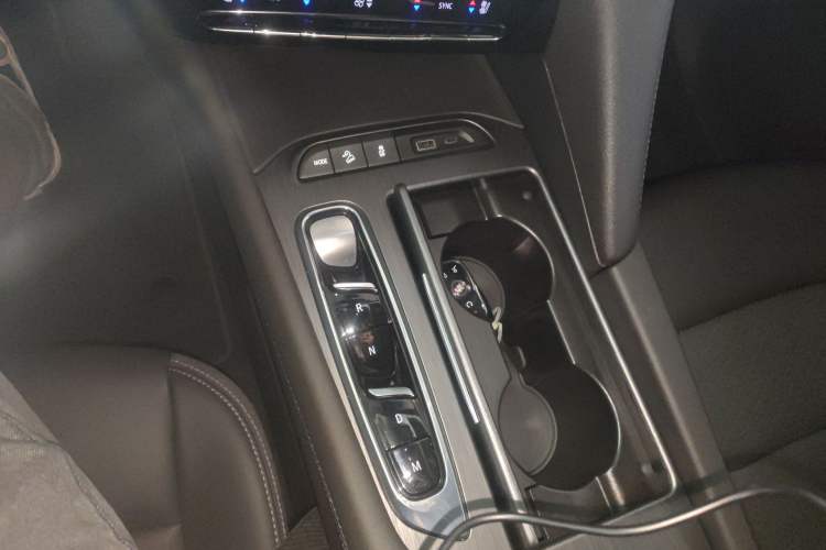 Used Buick Enclave 2022 652T Two-Wheel-Drive Prestige 7-Seater Gear Lever