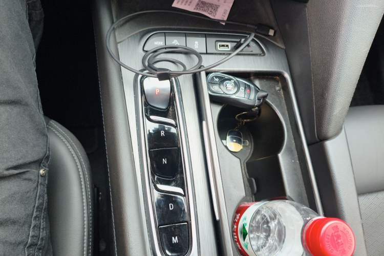 Used Buick Enclave 2022 652T Two-Wheel-Drive Prestige 7-Seater Gear Lever