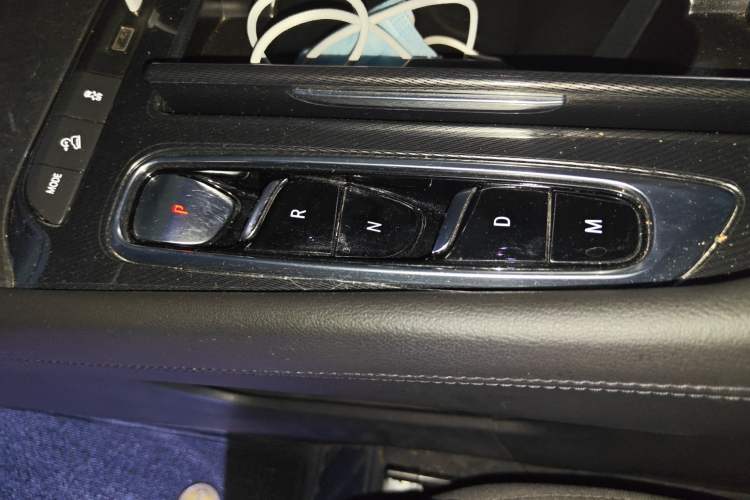 Used Buick Enclave 2022 652T Two-Wheel-Drive Prestige 7-Seater Gear Lever