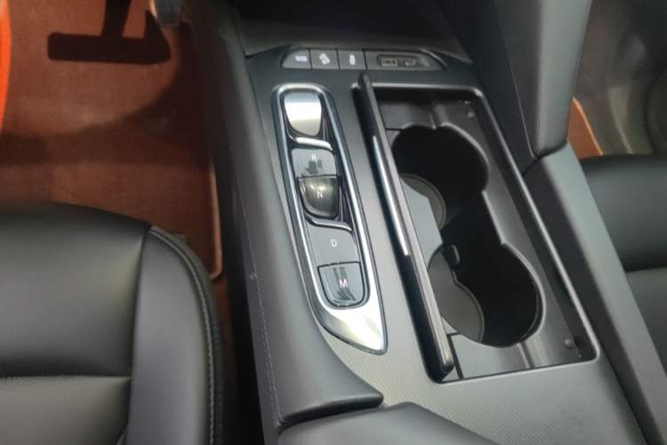 Used Buick Enclave 2022 652T Two-Wheel-Drive Prestige 7-Seater Gear Lever
