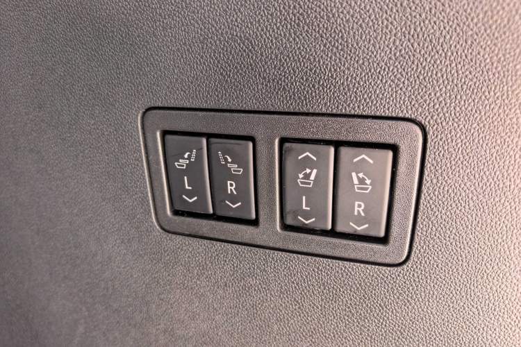Used Buick Enclave 2022 652T Two-Wheel-Drive Prestige 7-Seater Interior 2