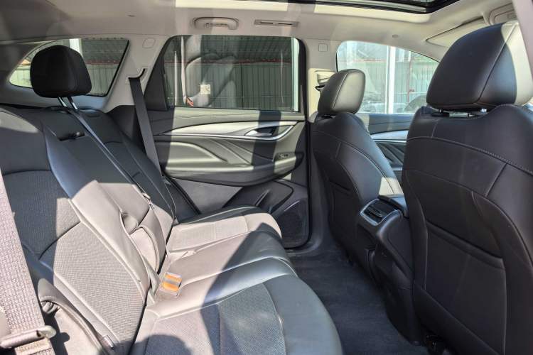 Used Buick Enclave 2022 652T Two-Wheel-Drive Prestige 7-Seater Interior 5