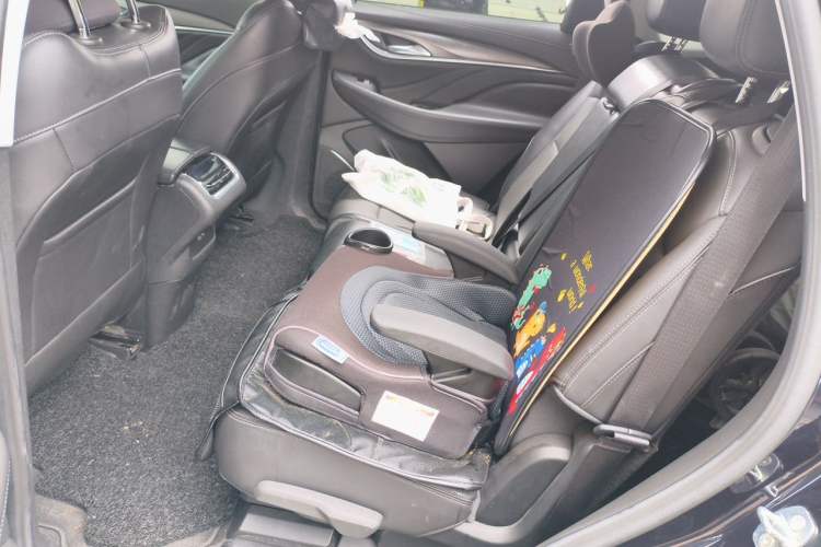 Used Buick Enclave 2022 652T Two-Wheel-Drive Prestige 7-Seater Left Rear Seat