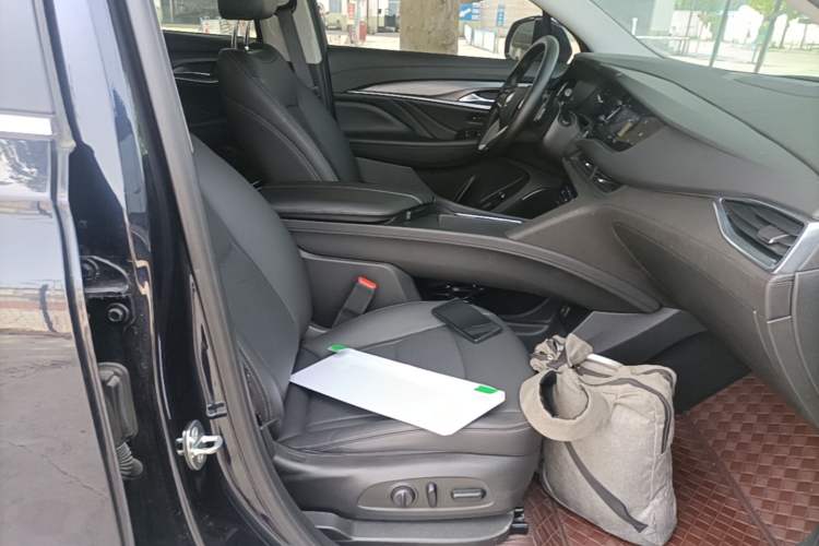 Used Buick Enclave 2022 652T Two-Wheel-Drive Prestige 7-Seater Right Front Seat