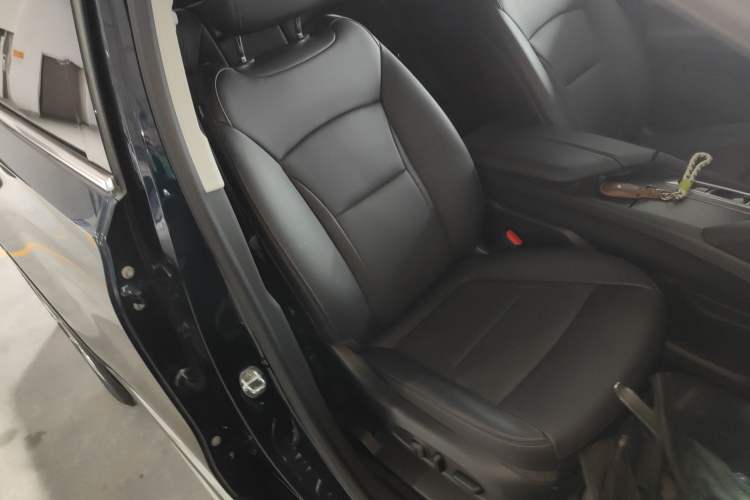 Used Buick Enclave 2022 652T Two-Wheel-Drive Prestige 7-Seater Right Front Seat