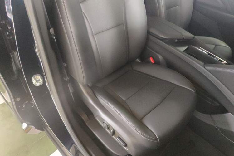 Used Buick Enclave 2022 652T Two-Wheel-Drive Prestige 7-Seater Right Front Seat