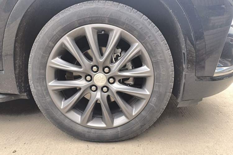 Used Buick Enclave 2022 652T Two-Wheel-Drive Prestige 7-Seater Right Front Wheel Hub