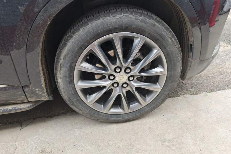 Used Buick Enclave 2022 652T Two-Wheel-Drive Prestige 7-Seater Right Front Wheel Hub
