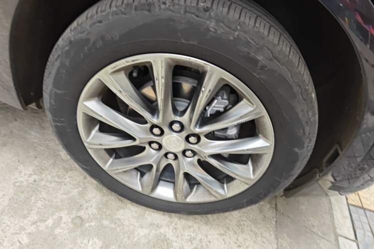 Used Buick Enclave 2022 652T Two-Wheel-Drive Prestige 7-Seater Right Front Wheel Hub