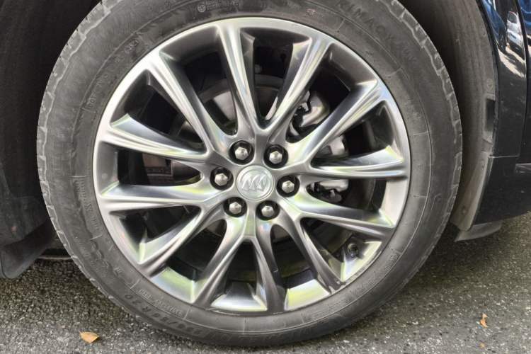 Used Buick Enclave 2022 652T Four-Wheel Drive Prestige 7-Seater Right Front Wheel Hub