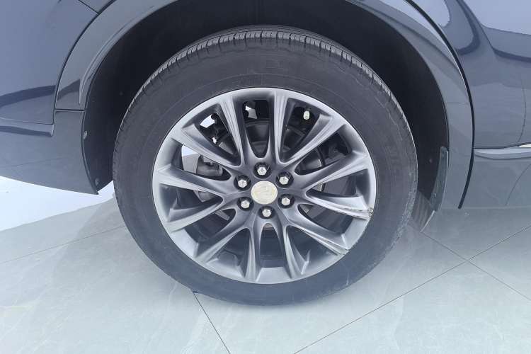 Used Buick Enclave 2022 652T Two-Wheel-Drive Prestige 7-Seater Right Front Wheel Hub
